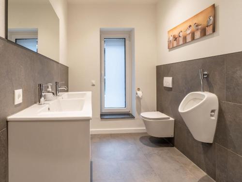 Bathroom, Farmhouse in the Achterhoek with hot tub and beach volleyball in Ulft Bathroom, Farmhouse in the Achterhoek with hot tub and beach volleyball in Ulft