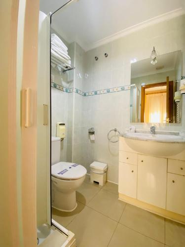 Bathroom, Hostal L'Anfora in Denia Bathroom, Hostal L'Anfora in Denia