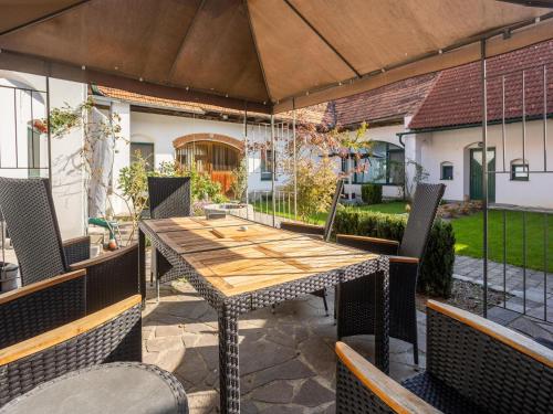 Erkély/terasz, Big apartment in Bad Loipersdorf on a farm near F rstenfeld in Loipersdorf bei Fürstenfeld Erkély/terasz, Big apartment in Bad Loipersdorf on a farm near F rstenfeld in Loipersdorf bei Fürstenfeld