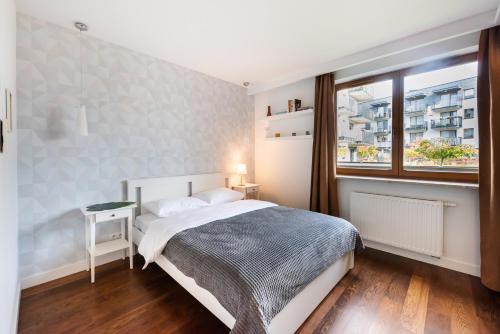 Bluszczańska Modern Urban Apartment