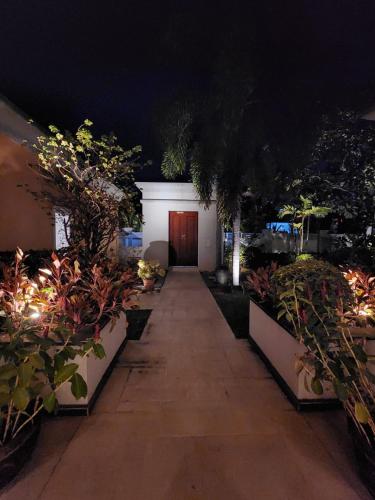 Entrance, Sanook Villa-SUPER LUXURY POOL VILLA, BBQ, POOL TABLE in Khao Talo Entrance, Sanook Villa-SUPER LUXURY POOL VILLA, BBQ, POOL TABLE in Khao Talo