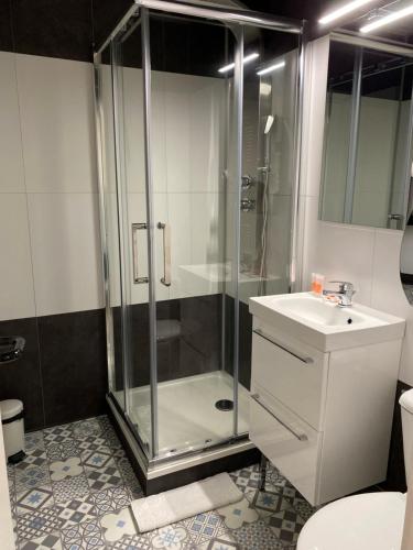 Bathroom, Aero Hotel in Issy-Les-Moulineaux Bathroom, Aero Hotel in Issy-Les-Moulineaux