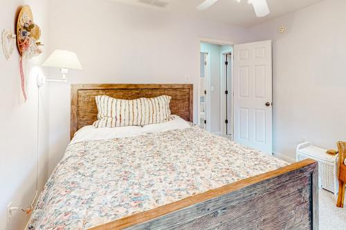 Salt Pond -- 23 Topsail Village in Bethany Beach (DE) Salt Pond -- 23 Topsail Village in Bethany Beach (DE)