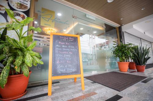 Buitenkant, Al-Afiah Hotel near Royal Regalia Museum Buitenkant, Al-Afiah Hotel near Royal Regalia Museum