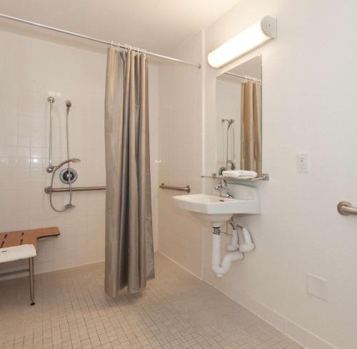 Bathroom, Motel 6 Buellton - Solvang Area in Buellton Bathroom, Motel 6 Buellton - Solvang Area in Buellton
