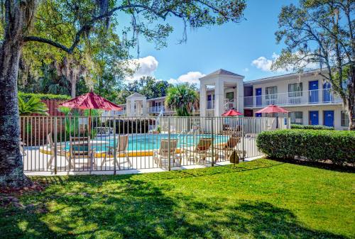 View, Motel 6 Tallahassee, FL - Downtown in Tallahassee (FL) View, Motel 6 Tallahassee, FL - Downtown in Tallahassee (FL)