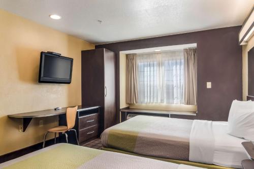 Motel 6-Canton, GA in Canton (GA) Motel 6-Canton, GA in Canton (GA)
