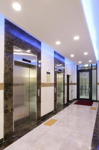 출입구, 동대문 골든 시티 호텔 (Dongdaemun Golden City Hotel) near 한양대학교 출입구, 동대문 골든 시티 호텔 (Dongdaemun Golden City Hotel) near 한양대학교