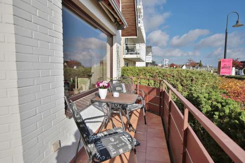 Balcony/terrace, Haus Strandallee 24 Haus Strandallee 24 - Appartement Seemanns Meeresblick in Timmendorfer Strand City Center Balcony/terrace, Haus Strandallee 24 Haus Strandallee 24 - Appartement Seemanns Meeresblick in Timmendorfer Strand City Center