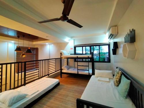 Pompeo and Luming's Inn