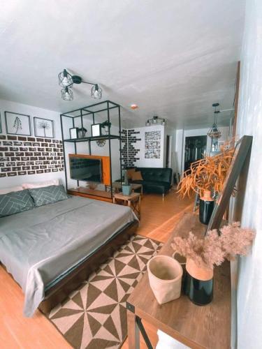 Black & Bold - 1BR Condo 50mbpsWIFI near SM Marilao in Valenzuela Black & Bold - 1BR Condo 50mbpsWIFI near SM Marilao in Valenzuela