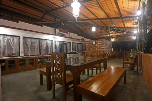 Restaurant, Devi Villa - Plantation Retreat and Forest Getaway in Nagarhole Restaurant, Devi Villa - Plantation Retreat and Forest Getaway in Nagarhole