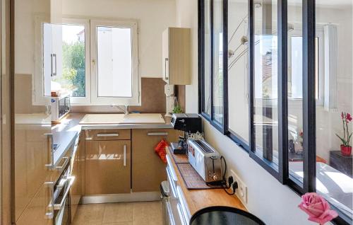 Kitchen, Amazing Apartment In Triel-Sur-Seine in Triel-Sur-Seine Kitchen, Amazing Apartment In Triel-Sur-Seine in Triel-Sur-Seine