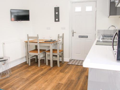 A szálláshely kívülről, Little Oakleigh in Llandysilio A szálláshely kívülről, Little Oakleigh in Llandysilio