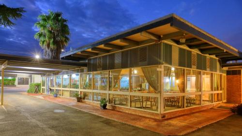 Plainsman Motel in Forbes Plainsman Motel in Forbes