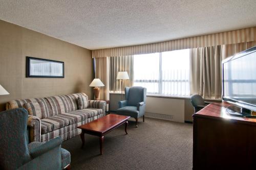 샤토 라콩브 호텔 (Chateau Lacombe Hotel) in 에드먼턴 (AB) 샤토 라콩브 호텔 (Chateau Lacombe Hotel) in 에드먼턴 (AB)