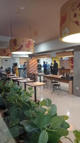 Miko Rooms and Capsules Hotel in Waru Miko Rooms and Capsules Hotel in Waru
