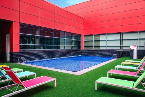 Swimming pool, Royal Plaza on Scotts Hotel near Gleneagles Hospital Swimming pool, Royal Plaza on Scotts Hotel near Gleneagles Hospital