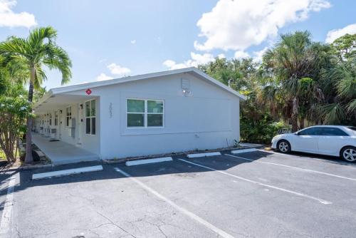Entrance, Just Off The Drive 5 in Wilton Manors Entrance, Just Off The Drive 5 in Wilton Manors