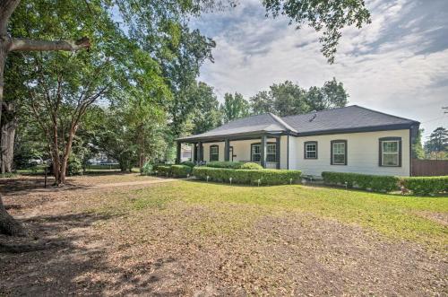 Modern Greenwood Studio Less Than 1 Mi to Downtown! in Greenwood (Mississippi) Modern Greenwood Studio Less Than 1 Mi to Downtown! in Greenwood (Mississippi)