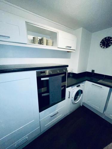 bucătărie, Superior 2 bedroom apartment with parking in Daventry bucătărie, Superior 2 bedroom apartment with parking in Daventry