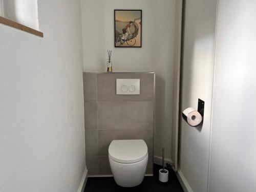 Bathroom, Messe- & Ferienhaus Gertraud am Ludwigskanal 24h Self check-in, kostenloses Parken & Gasgrill in Wendelstein Bathroom, Messe- & Ferienhaus Gertraud am Ludwigskanal 24h Self check-in, kostenloses Parken & Gasgrill in Wendelstein