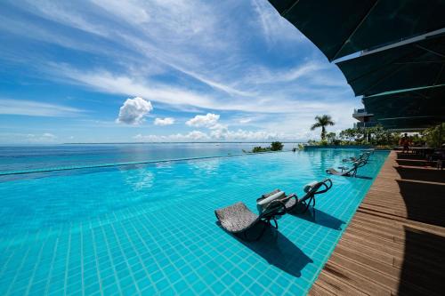 בריכת שחיה, The Reef Island Resort Mactan, Cebu in קבו בריכת שחיה, The Reef Island Resort Mactan, Cebu in קבו