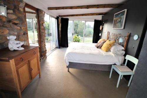 The Riverstone - Romantic Hideaway by the River - loadshedding free! in Neipyras The Riverstone - Romantic Hideaway by the River - loadshedding free! in Neipyras