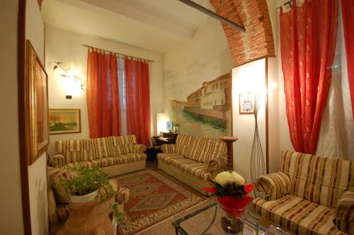 Lobby, Hotel Leonardo in Pisa Lobby, Hotel Leonardo in Pisa