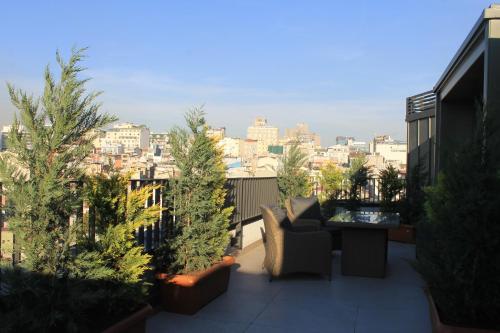 Balcony/terrace, Garlon Residence in İstanbul Balcony/terrace, Garlon Residence in İstanbul