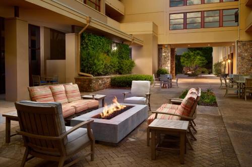 Balcony/terrace, Emory Conference Center Hotel in Emory Balcony/terrace, Emory Conference Center Hotel in Emory