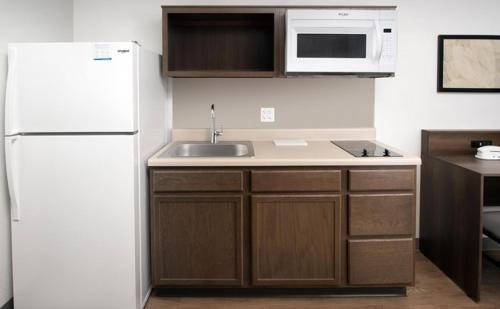 Kitchen, WoodSpring Suites Reno Sparks in Sparks (NV) Kitchen, WoodSpring Suites Reno Sparks in Sparks (NV)