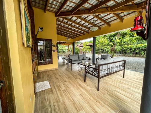 balcon/terrasse, Villa Rosalía Jarabacoa con Piscina Climatizada (Villa Rosalia Jarabacoa con Piscina Climatizada) in Jarabacoa balcon/terrasse, Villa Rosalía Jarabacoa con Piscina Climatizada (Villa Rosalia Jarabacoa con Piscina Climatizada) in Jarabacoa