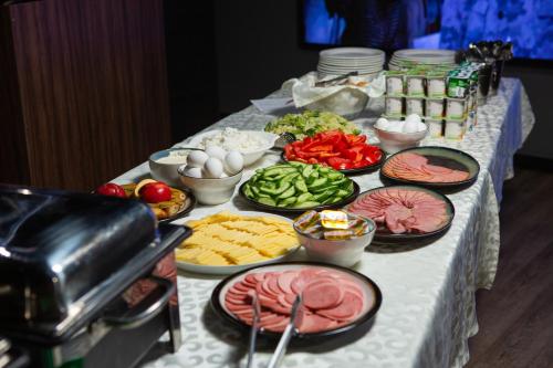 Храна и напитки, Altyn Eco Park Hotel in Nur-Sultan Храна и напитки, Altyn Eco Park Hotel in Nur-Sultan
