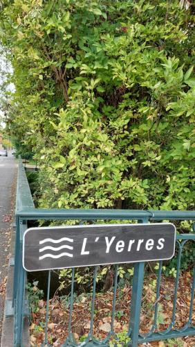 Chalet FLEUVE avec Parking-Barbecue in Yerres Chalet FLEUVE avec Parking-Barbecue in Yerres