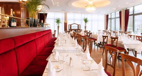 Ресторан, Victor's Residenz-Hotel Saarbrucken in Саарбрюкен Ресторан, Victor's Residenz-Hotel Saarbrucken in Саарбрюкен