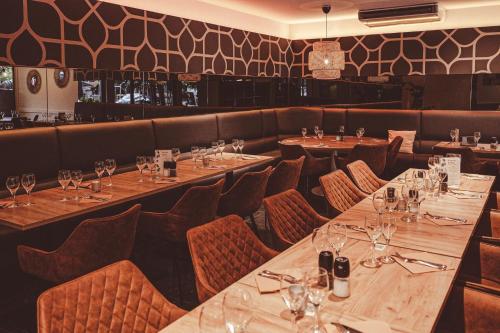 Ресторан, Hotel La Caleche in Дурбай Ресторан, Hotel La Caleche in Дурбай