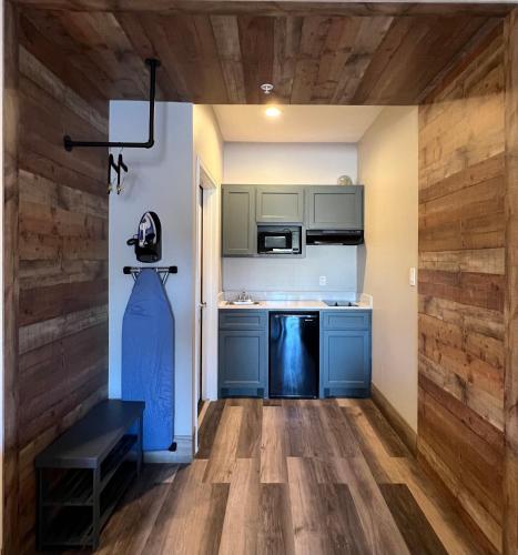 Kitchen, The Residency Suites in Sugarland Kitchen, The Residency Suites in Sugarland