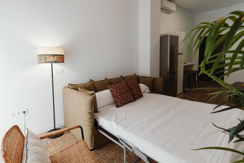 O&L Puñonrostro Bright Minimalist Central Home