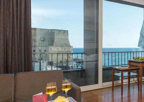 Hotel Royal Continental in Lungomare Caracciolo Hotel Royal Continental in Lungomare Caracciolo