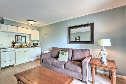 Walk to Folly Field Beach Condo in Hilton Head! in Hilton Head Island (SC) Walk to Folly Field Beach Condo in Hilton Head! in Hilton Head Island (SC)