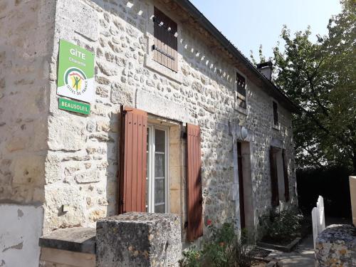 Maison avec Jardin, Cheminée et Proche Activités, Idéale Famille - Animaux Acceptés - FR-1-653-198 (Maison avec Jardin, Cheminee et Proche Activites, Ideale Famille - Animaux Acceptes - FR-1-653-198) near Angoulême-Cognac International Airport Maison avec Jardin, Cheminée et Proche Activités, Idéale Famille - Animaux Acceptés - FR-1-653-198 (Maison avec Jardin, Cheminee et Proche Activites, Ideale Famille - Animaux Acceptes - FR-1-653-198) near Angoulême-Cognac International Airport