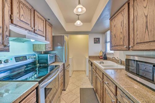 Køkken, Park City Condo with View - Walk to Shops and Dining in Kimball Junction Køkken, Park City Condo with View - Walk to Shops and Dining in Kimball Junction