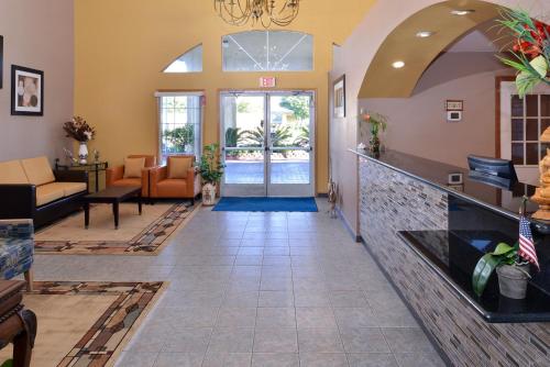 ردهة, أمريكاز بيست فاليو إن آند سويتس ماديرا (Americas Best Value Inn & Suites Madera) in Madera ردهة, أمريكاز بيست فاليو إن آند سويتس ماديرا (Americas Best Value Inn & Suites Madera) in Madera