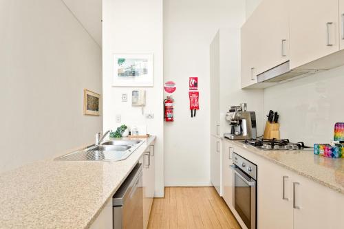 Peaceful Modern Apartment with City Views in Glebe Peaceful Modern Apartment with City Views in Glebe