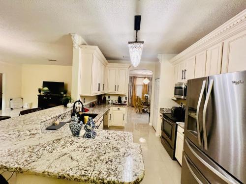 Elegant and Spacious 4 bed 3 bath Palm Bay Home in Palm Bay (FL) Elegant and Spacious 4 bed 3 bath Palm Bay Home in Palm Bay (FL)