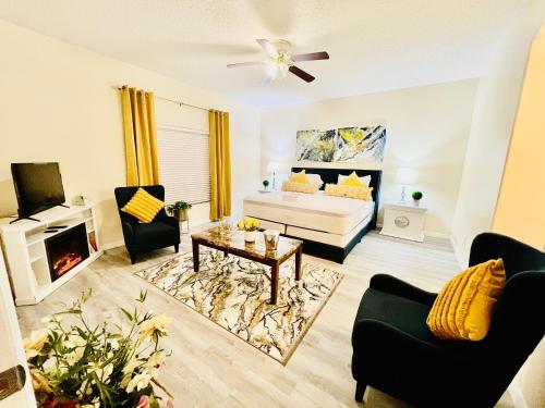 Bed, Elegant and Spacious 4 bed 3 bath Palm Bay Home in Palm Bay (FL) Bed, Elegant and Spacious 4 bed 3 bath Palm Bay Home in Palm Bay (FL)