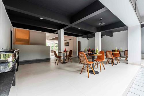 Restaurant, Le Papillon By Bay Hotel in Lonavala Restaurant, Le Papillon By Bay Hotel in Lonavala