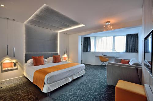 โรงแรมเซซาน (Hotel Cezanne) in กลางเมืองคานส์ โรงแรมเซซาน (Hotel Cezanne) in กลางเมืองคานส์
