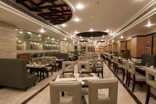 Restaurant, Shenbaga Hotel & Convention Centre in Pondicherry Restaurant, Shenbaga Hotel & Convention Centre in Pondicherry